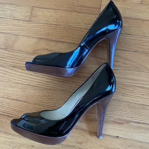Steven by Steve Madden black patent leather peep toe stilettos.  Size 5.… - Picture 3 of 9